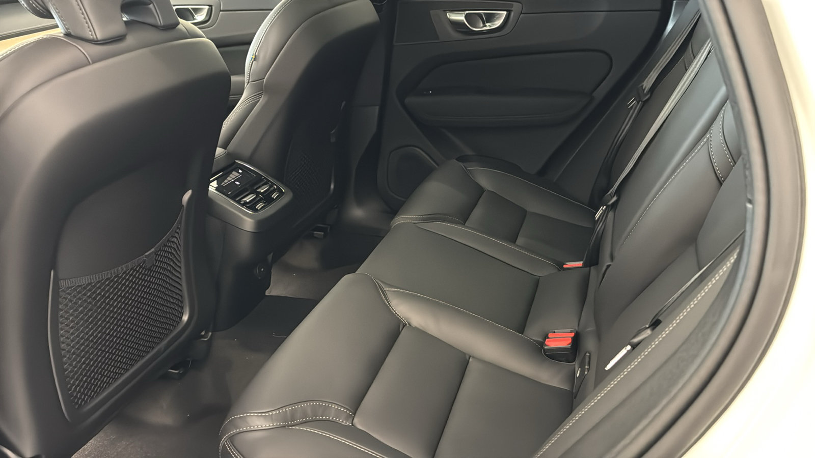 New 2027 Volvo XC60 B5 Ultra AWD/4WD image 27