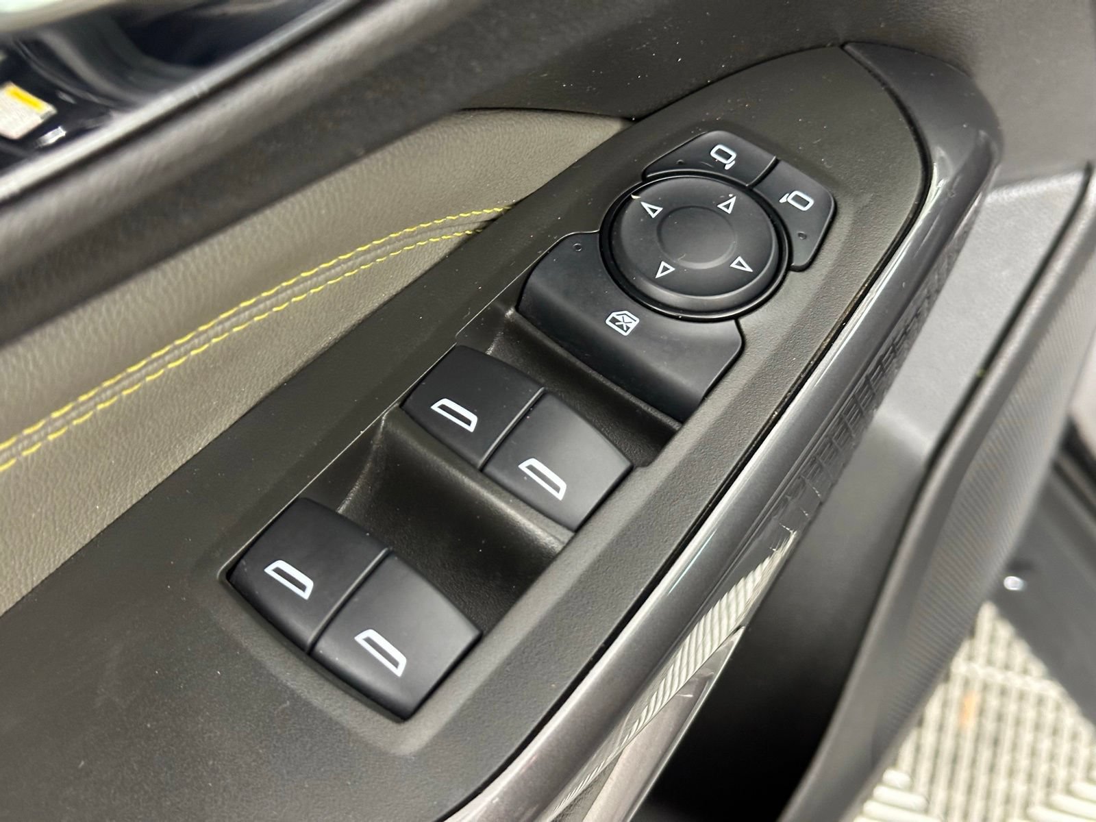 Used 2025 Chevrolet Trax ACTIV w/ Sunroof Package FWD image 28