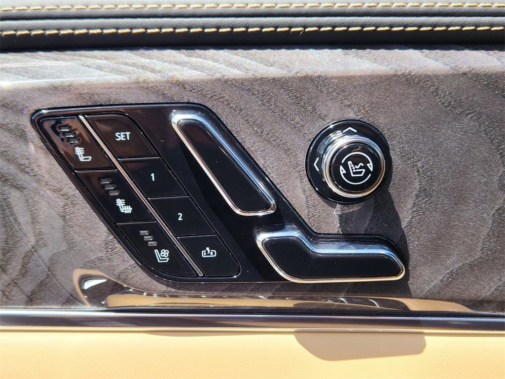 New 2025 Cadillac Escalade IQ Luxury 2 image 16