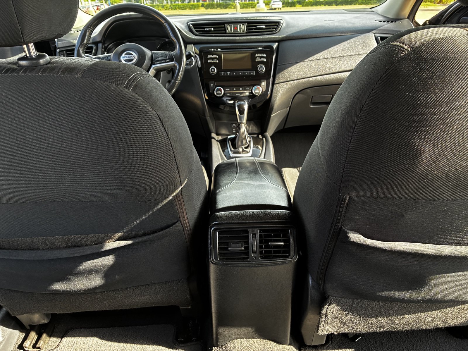 Used 2017 Nissan Rogue SV AWD/4WD image 29