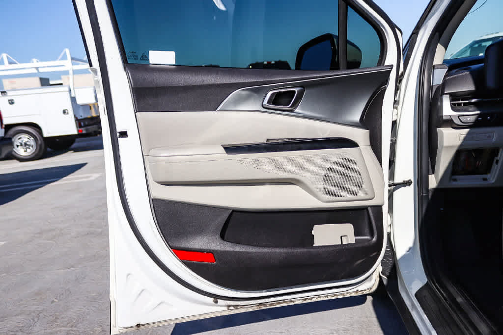Used 2023 Kia Carnival LX FWD image 20
