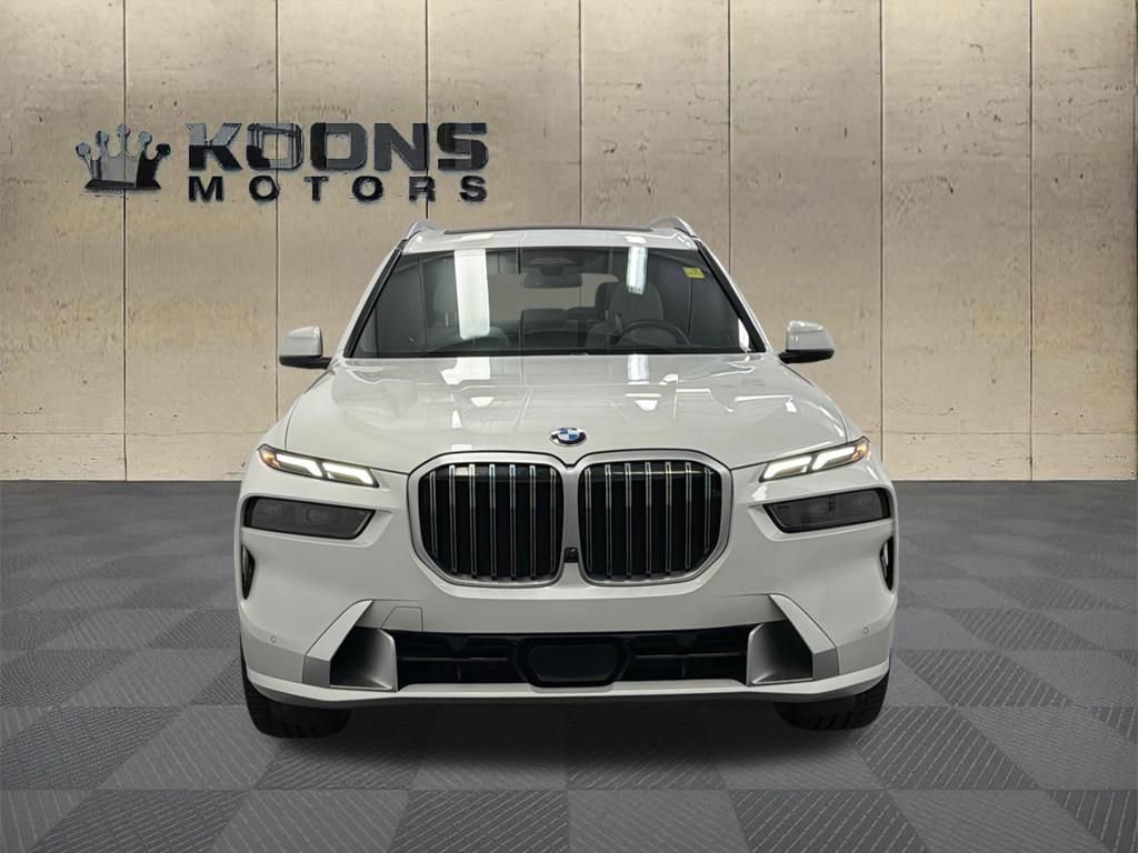 Used 2023 BMW X7 xDrive40i w/ Executive Package image 2