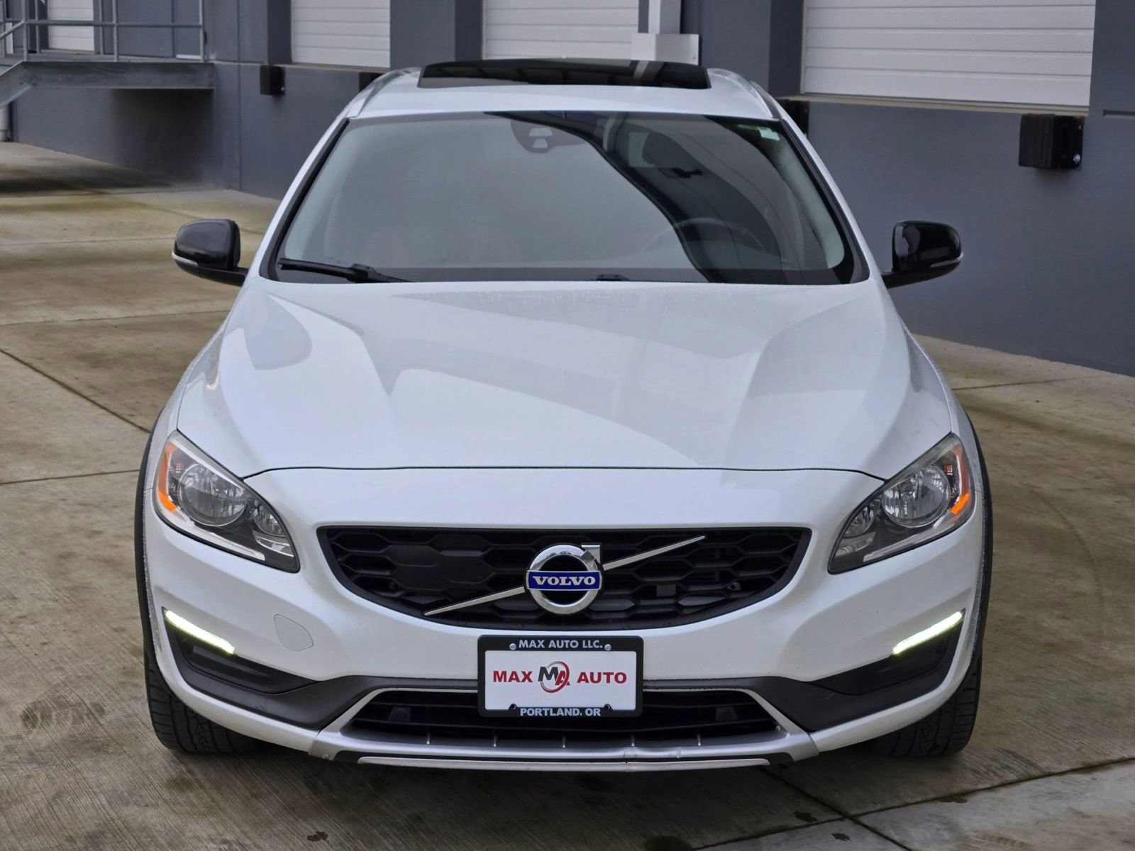 Used 2016 Volvo V60 T5 Cross Country w/ Convenience Package image 3