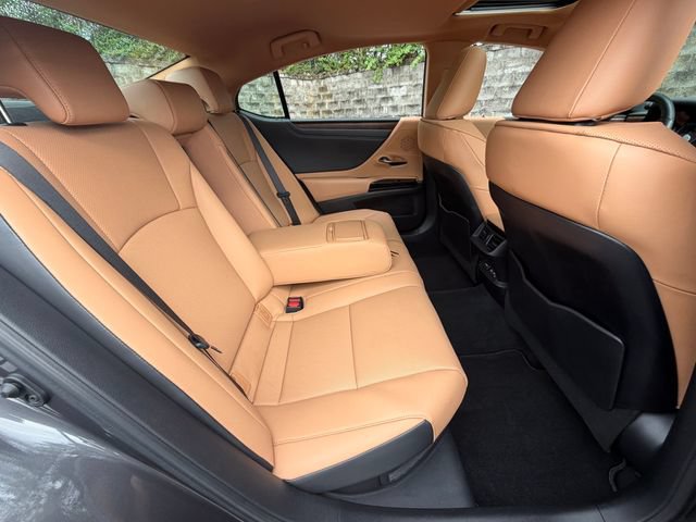 Certified 2024 Lexus ES 300h w/ Premium Package FWD image 40