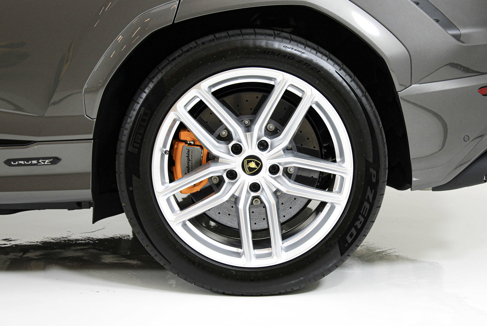 Used 2025 Lamborghini Urus SE AWD/4WD image 17