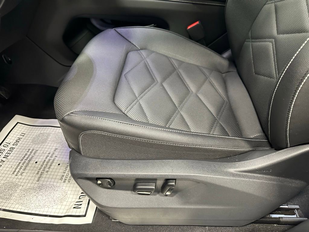 Used 2025 Volkswagen Atlas SE image 13