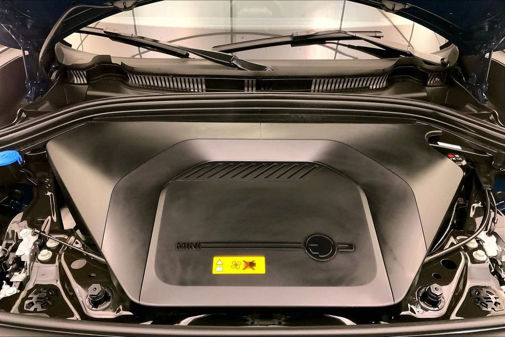 Certified 2025 MINI Cooper Countryman SE w/ Comfort Package Max image 9