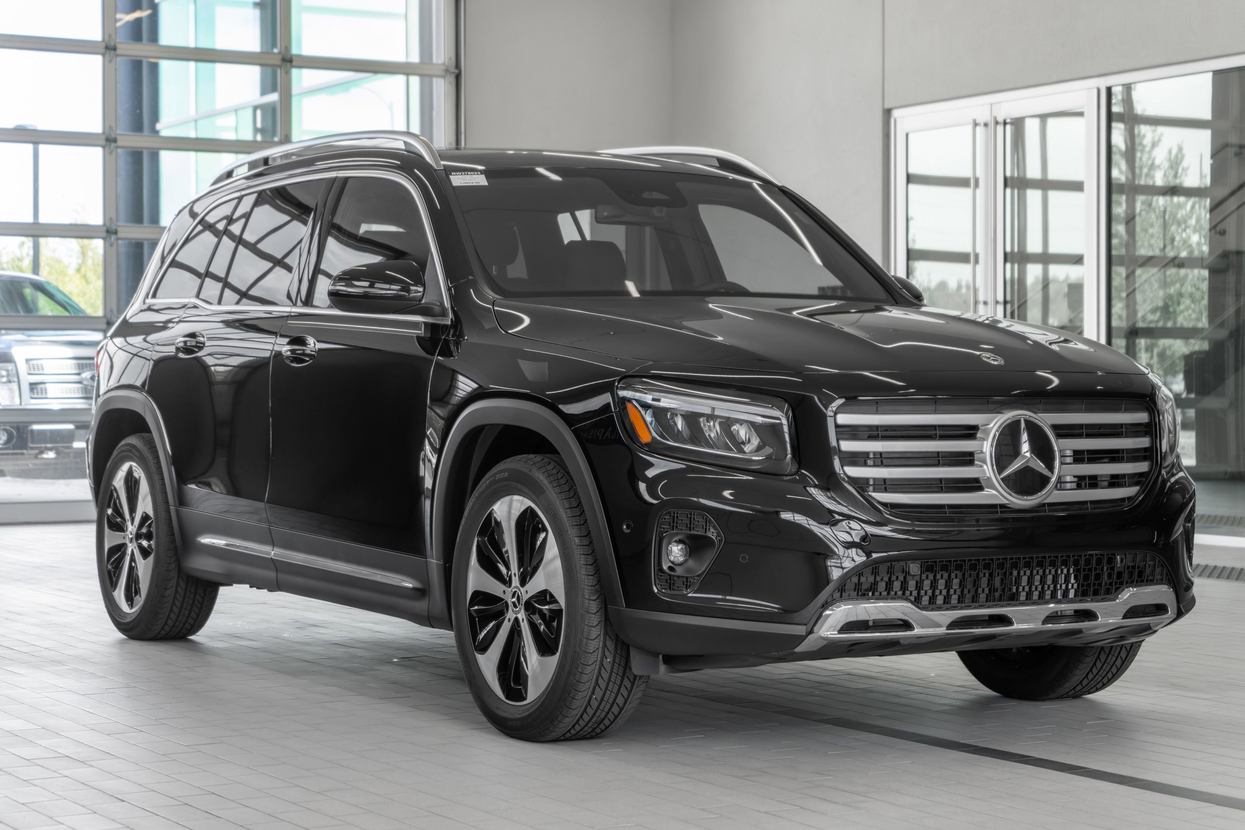 Used 2024 Mercedes-Benz GLB 250 w/ Exclusive Package image 21