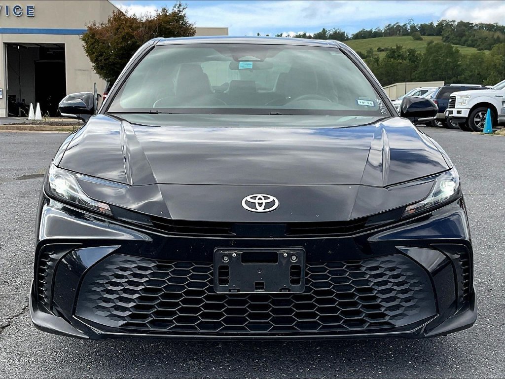 Used 2025 Toyota Camry SE FWD image 6