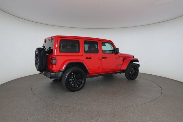 Used 2025 Jeep Wrangler Unlimited Sahara w/ Safety Group AWD/4WD image 23