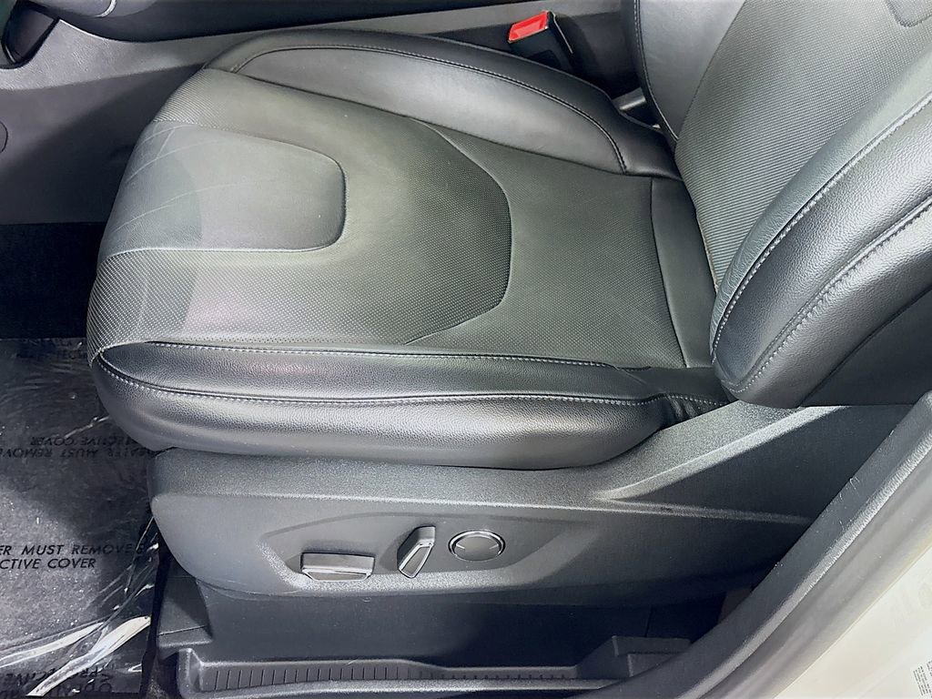 Used 2018 Ford Edge Titanium w/ Equipment Group 302A image 23