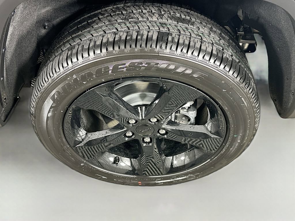 New 2025 Jeep Grand Cherokee Altitude image 16