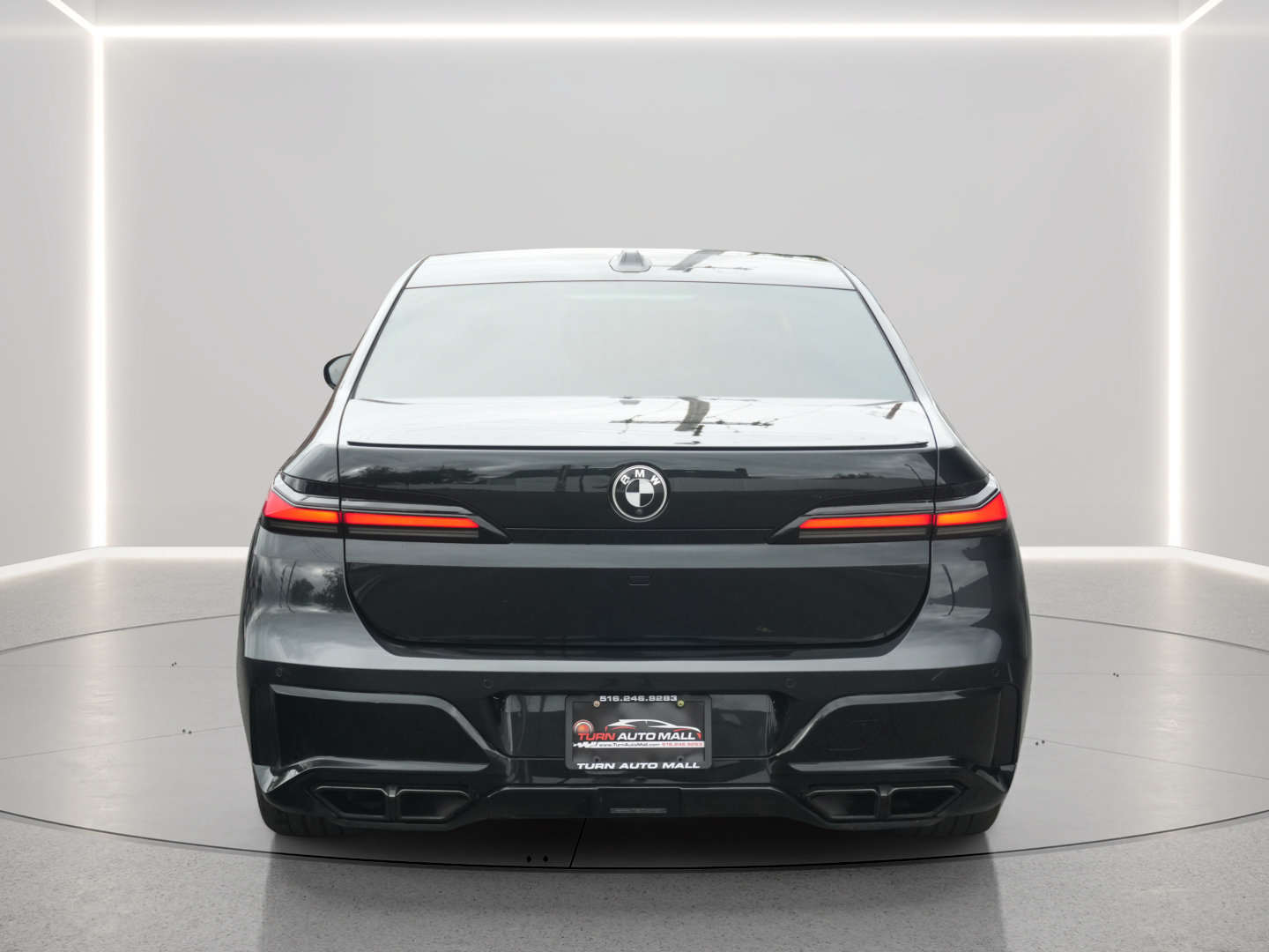 Used 2023 BMW 760i xDrive w/ Executive Package AWD/4WD image 4