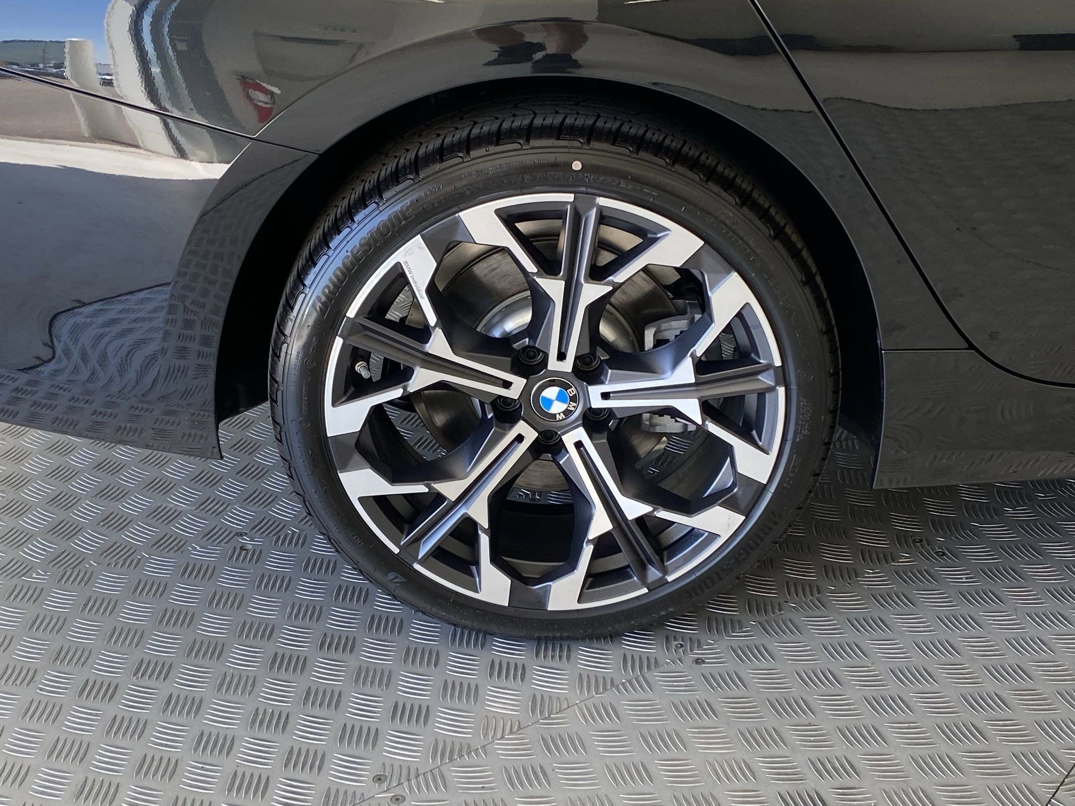 Used 2025 BMW 330i xDrive Sedan w/ Premium Package image 10