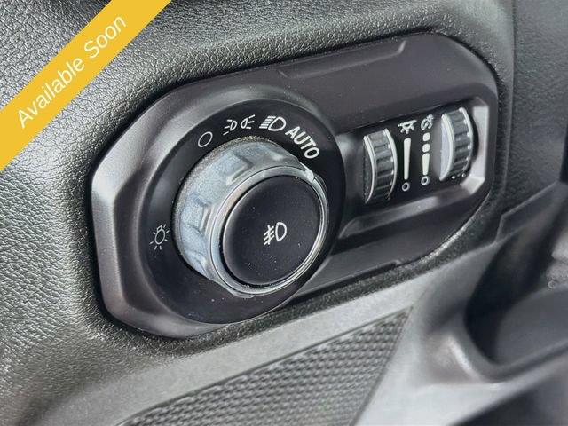 Used 2018 Jeep Wrangler Unlimited Sahara w/ Uconnect 4C Nav & Sound Group AWD/4WD image 10
