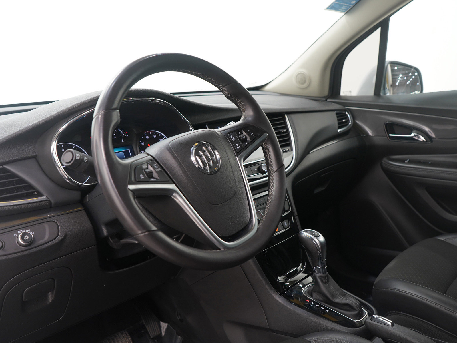 Used 2021 Buick Encore Preferred image 24