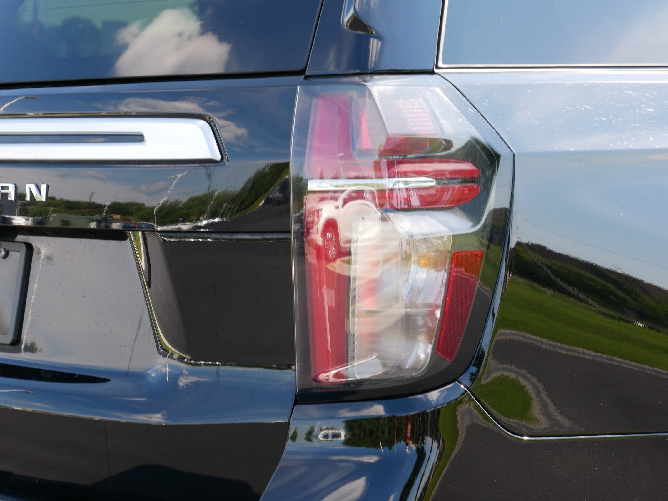 Used 2023 Chevrolet Suburban High Country AWD/4WD image 17