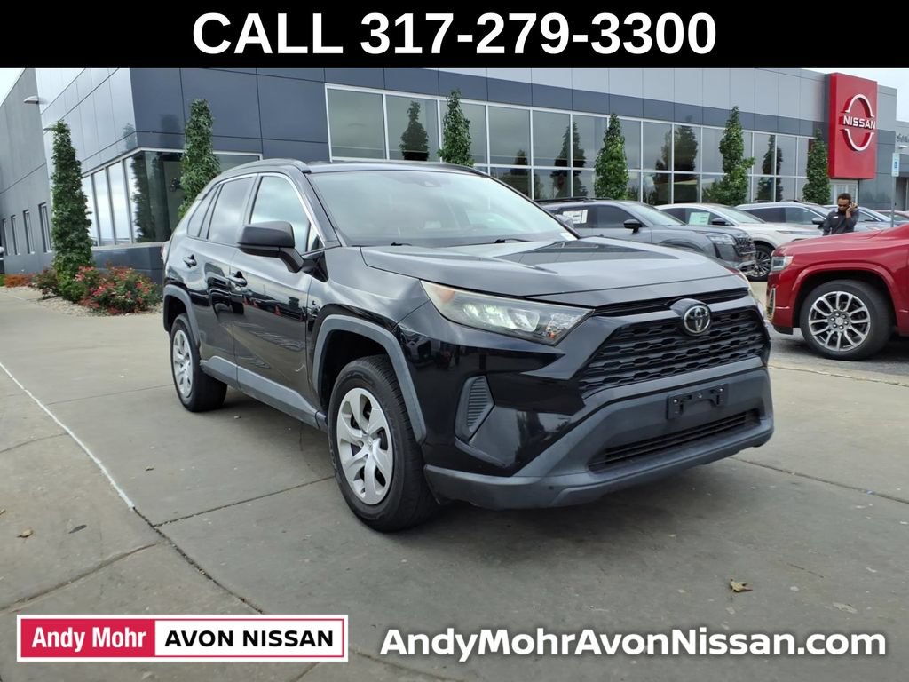 Used 2019 Toyota RAV4 LE AWD/4WD image 2