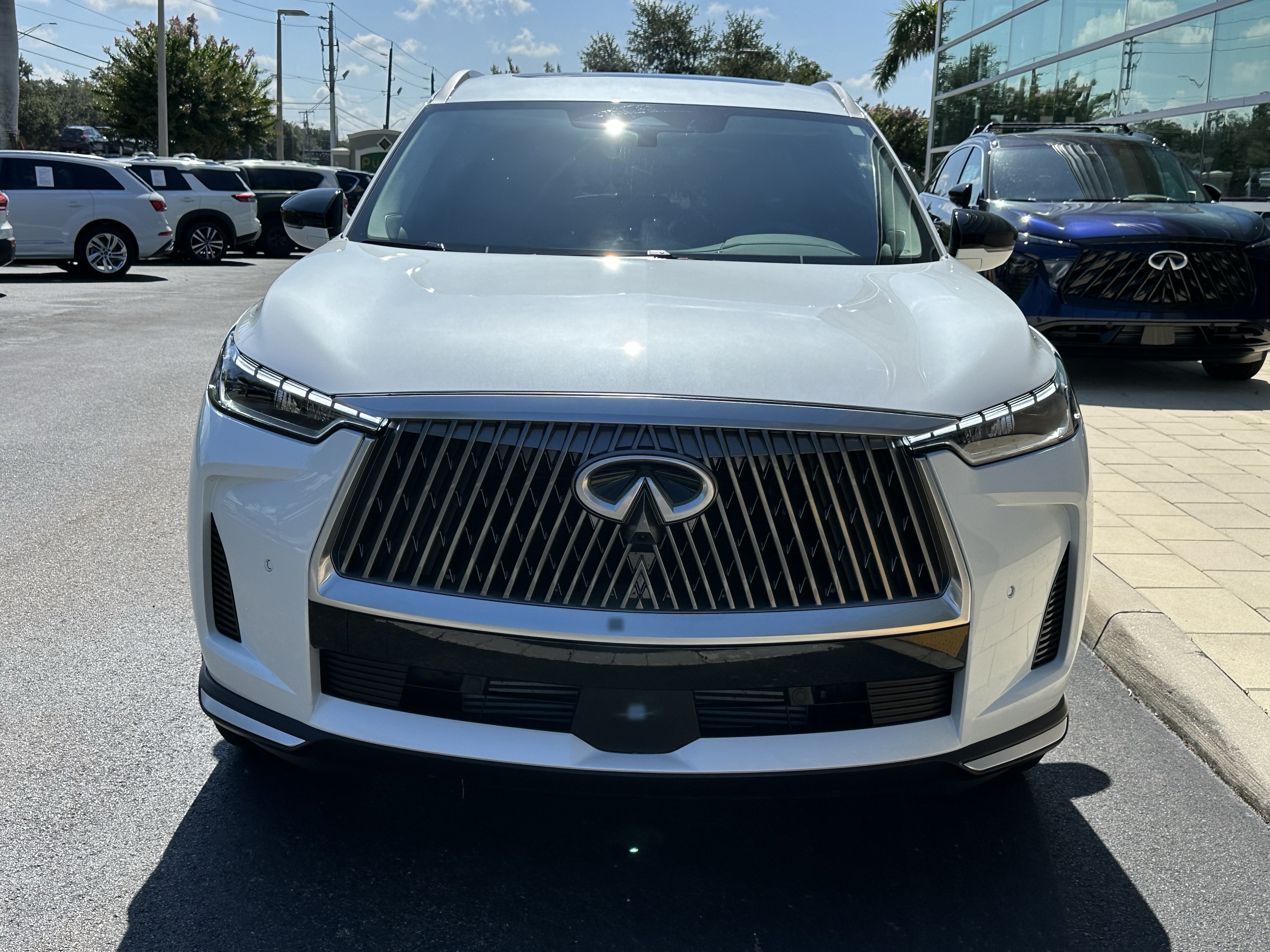 Certified 2026 INFINITI QX60 Luxe w/ Cargo Package AWD/4WD image 2