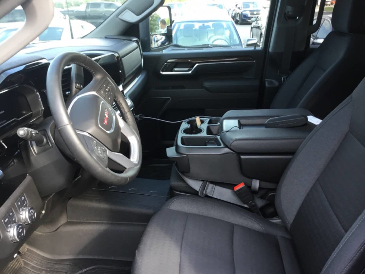 Used 2025 GMC Sierra 2500 SLE w/ SLE Value Package; image 5