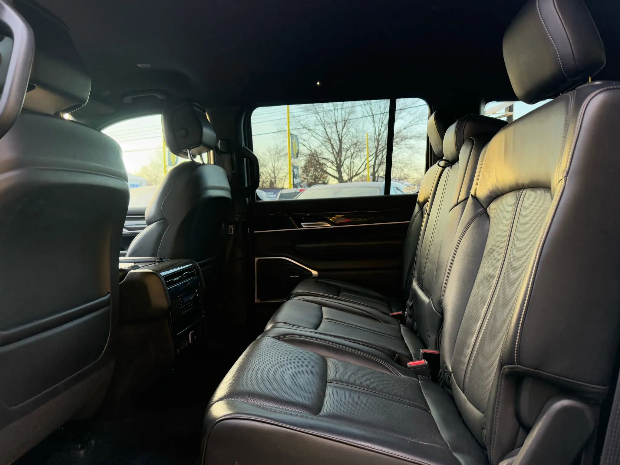 Used 2022 Jeep Wagoneer Series III image 28