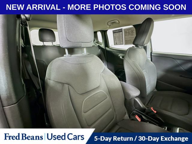 Used 2020 Jeep Renegade Latitude w/ Cold Weather Group AWD/4WD image 28