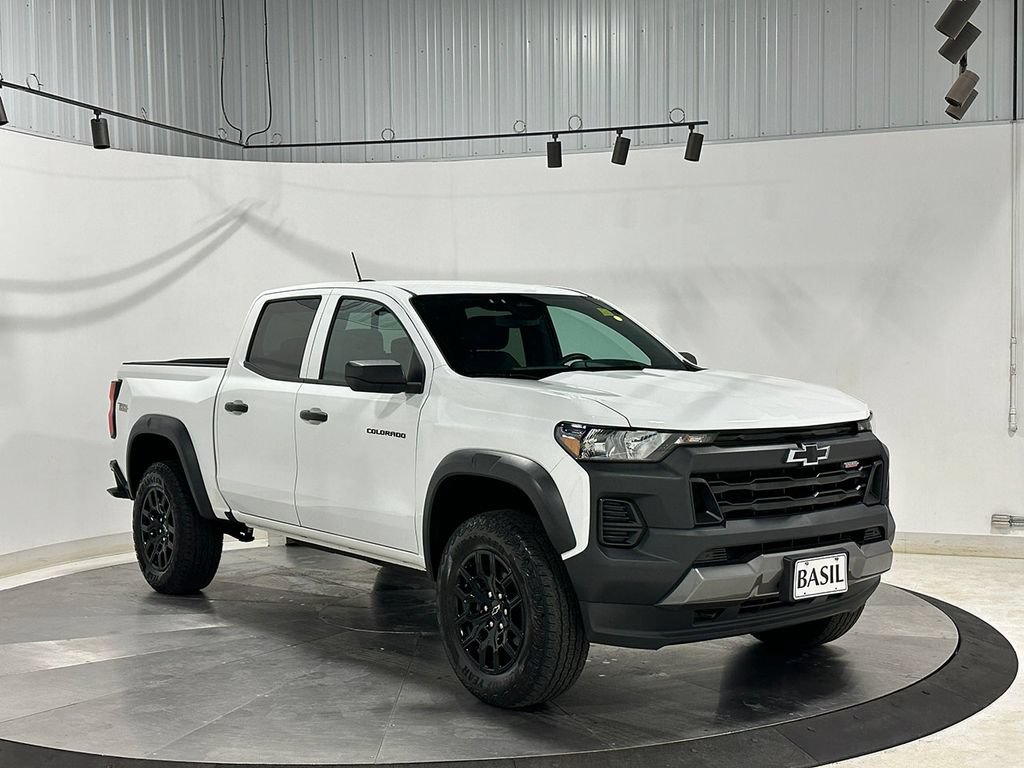 Used 2024 Chevrolet Colorado Trail Boss w/ Advanced Trailering Package AWD/4WD image 38