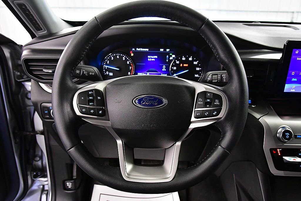 Used 2023 Ford Explorer XLT image 19