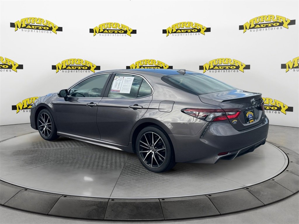Used 2023 Toyota Camry SE image 3