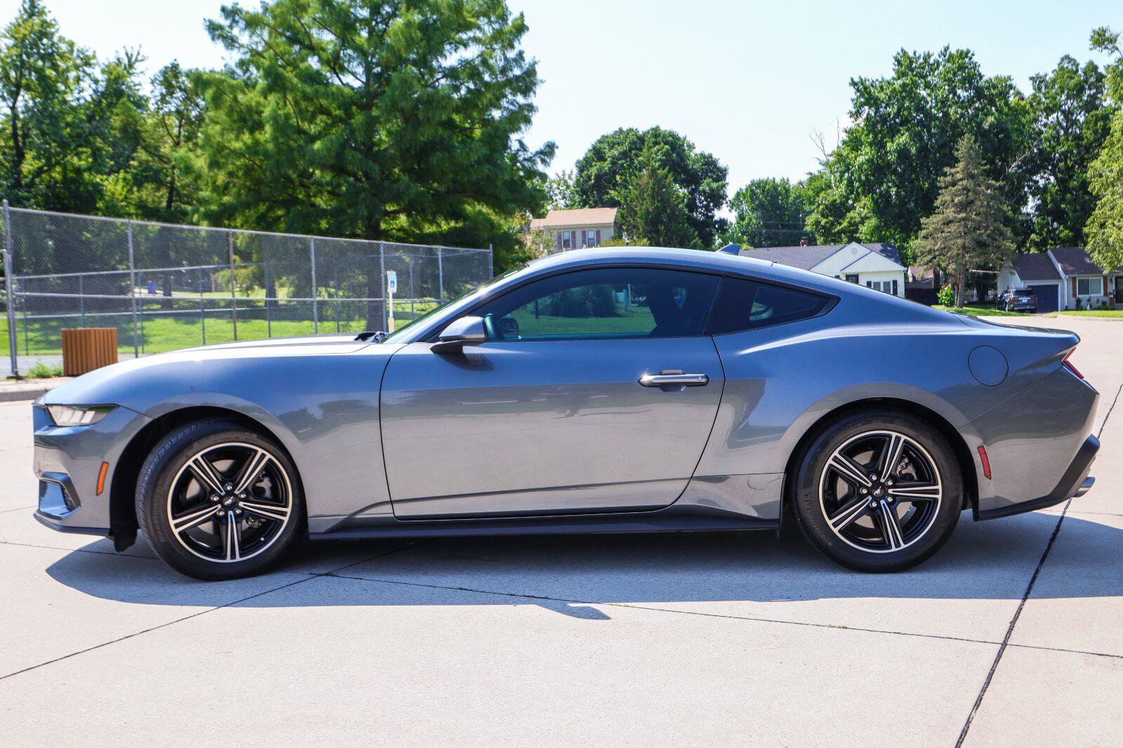Used 2024 Ford Mustang Coupe RWD image 4