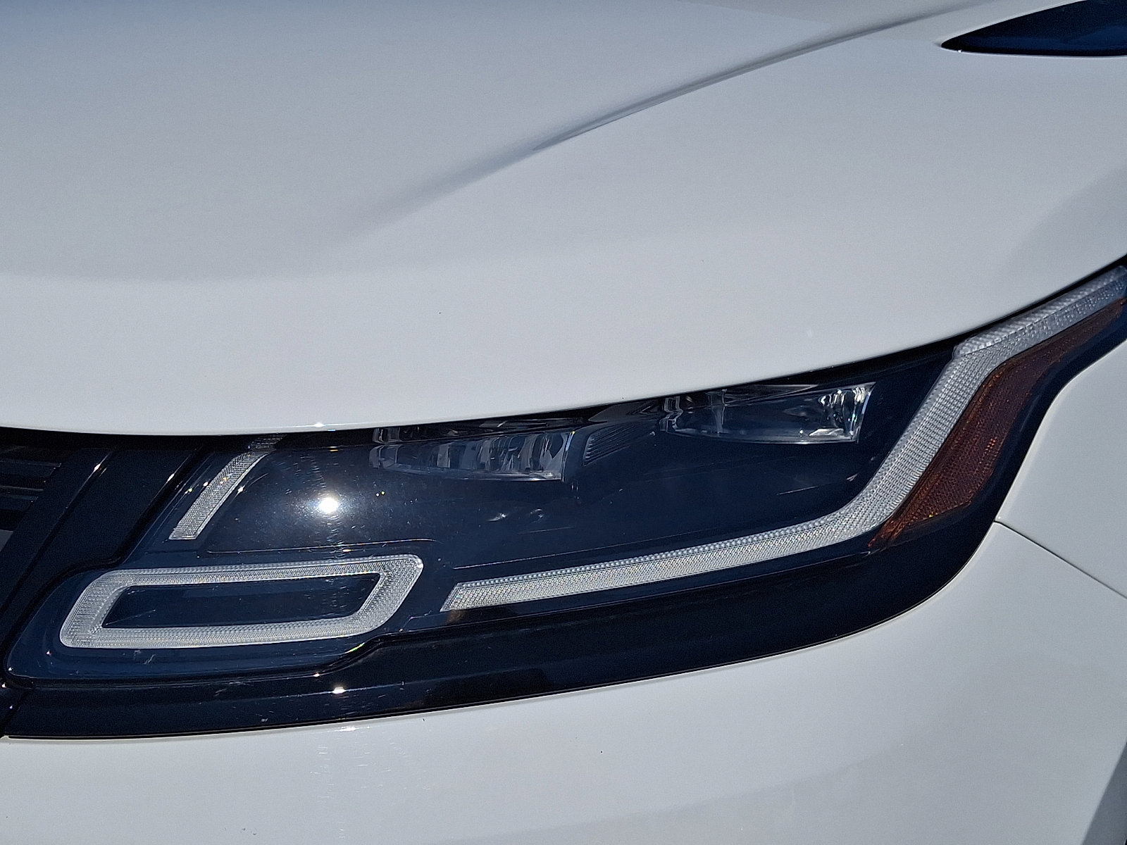 Used 2021 Land Rover Range Rover Velar R-Dynamic S image 9