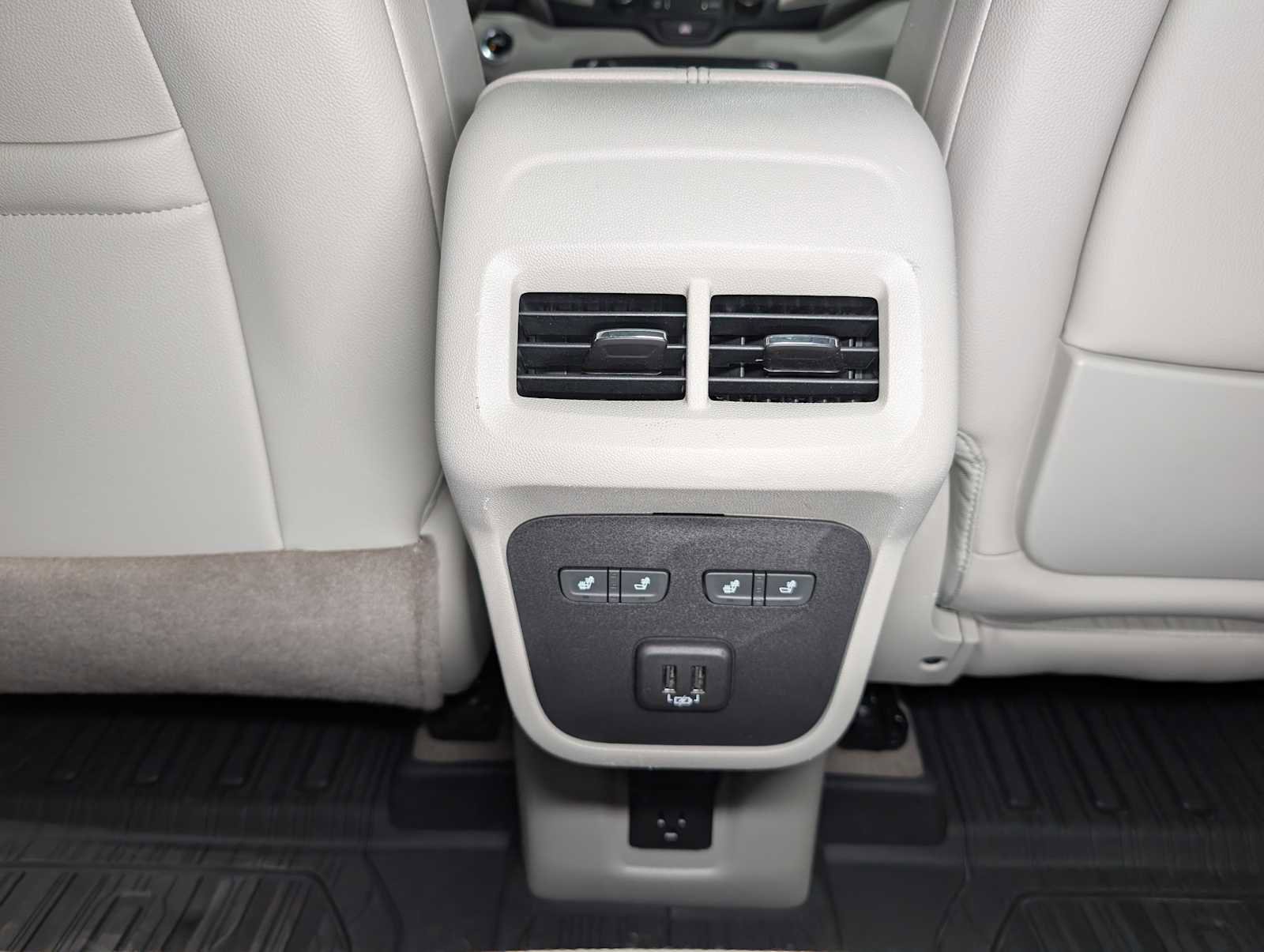 Used 2020 GMC Terrain Denali w/ Denali Premium Package AWD/4WD image 22