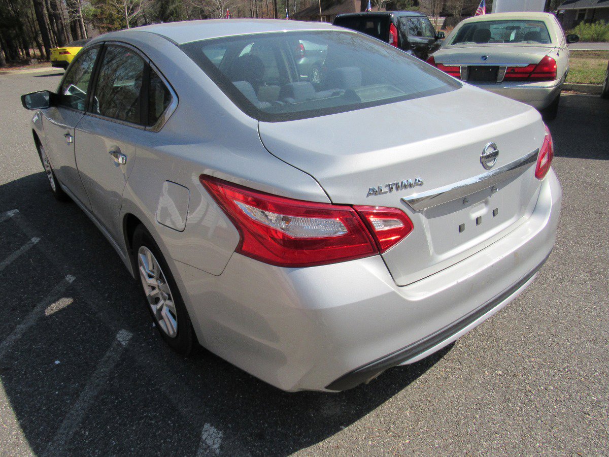Used 2017 Nissan Altima 2.5 S w/ Power Driver Seat Package FWD image 5