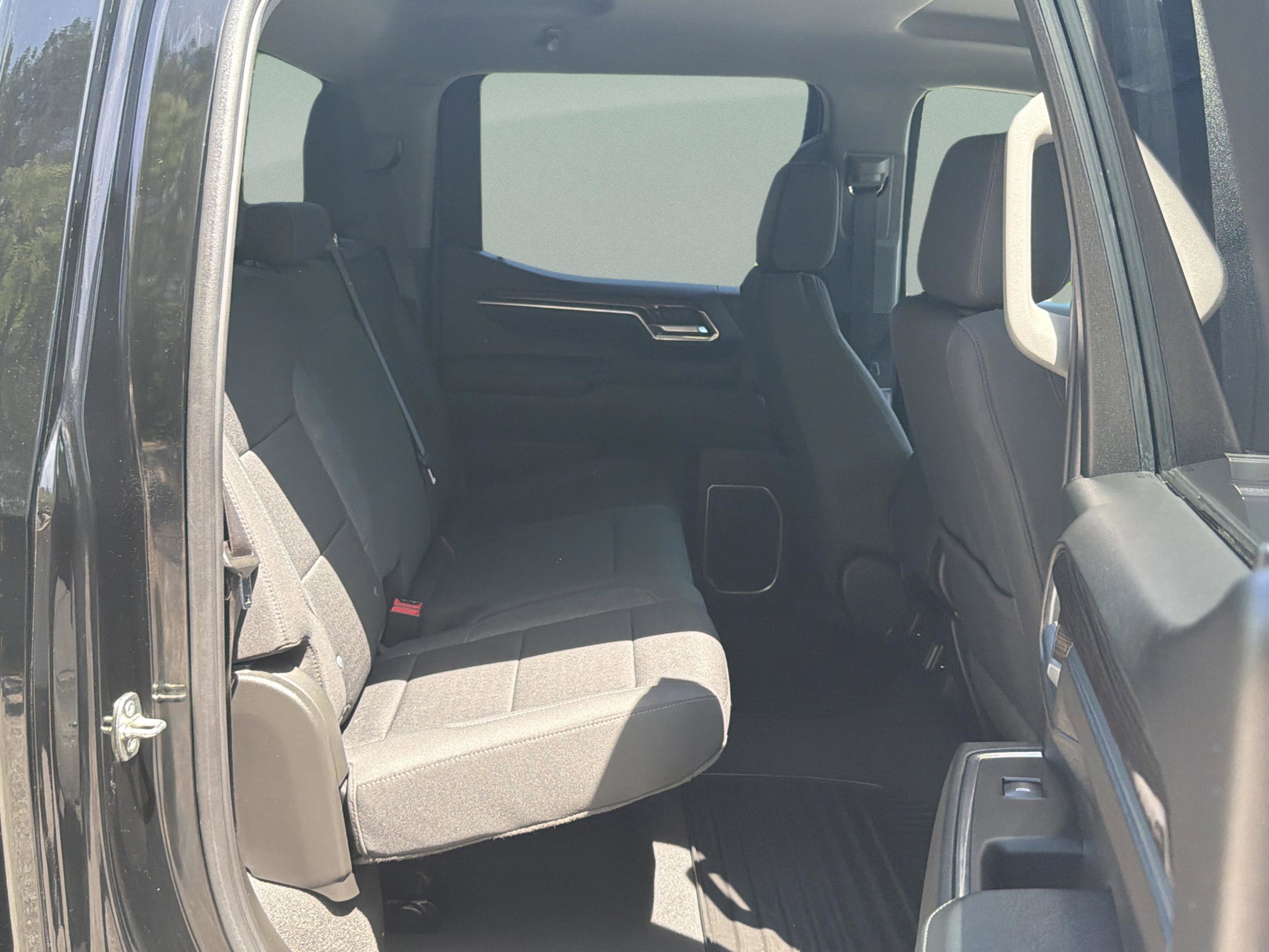 Used 2023 Chevrolet Silverado 1500 LT AWD/4WD image 34