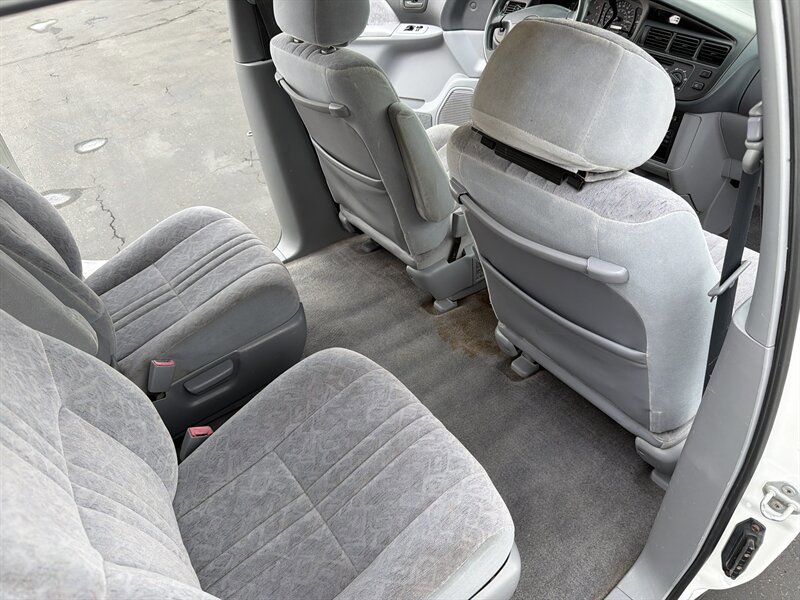 Used 1998 Toyota Sienna LE image 41