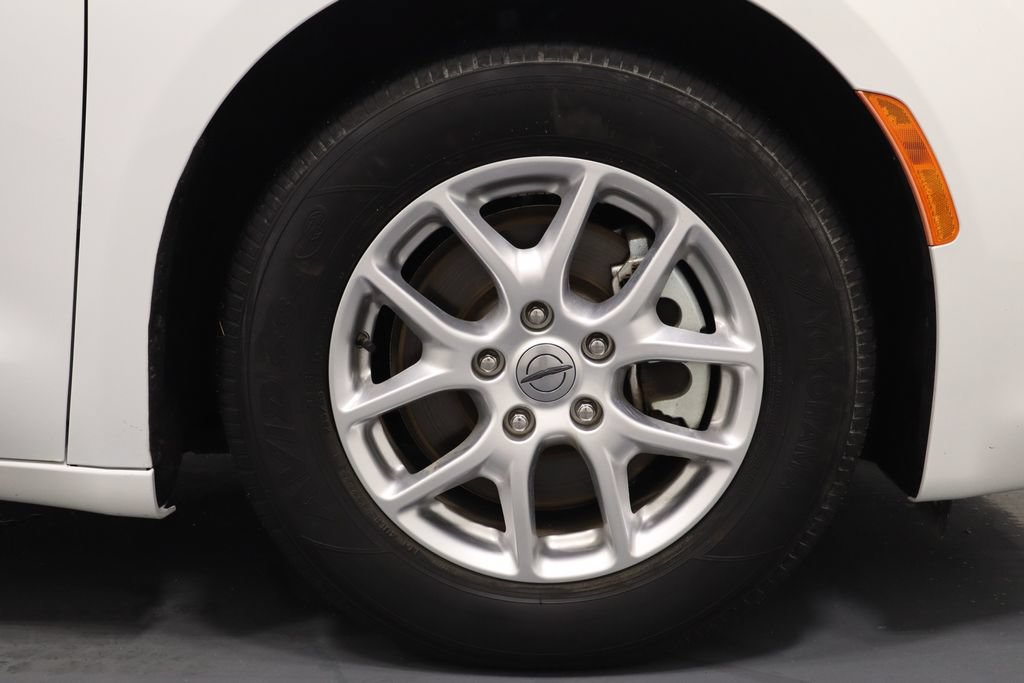 Certified 2023 Chrysler Voyager LX FWD image 29