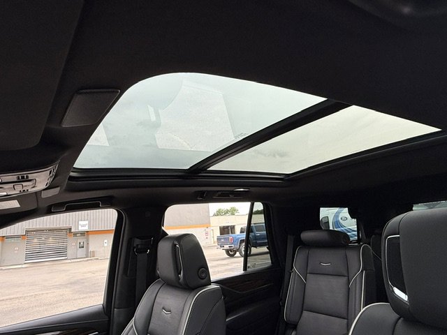 Used 2024 Cadillac Escalade Premium Luxury RWD image 30