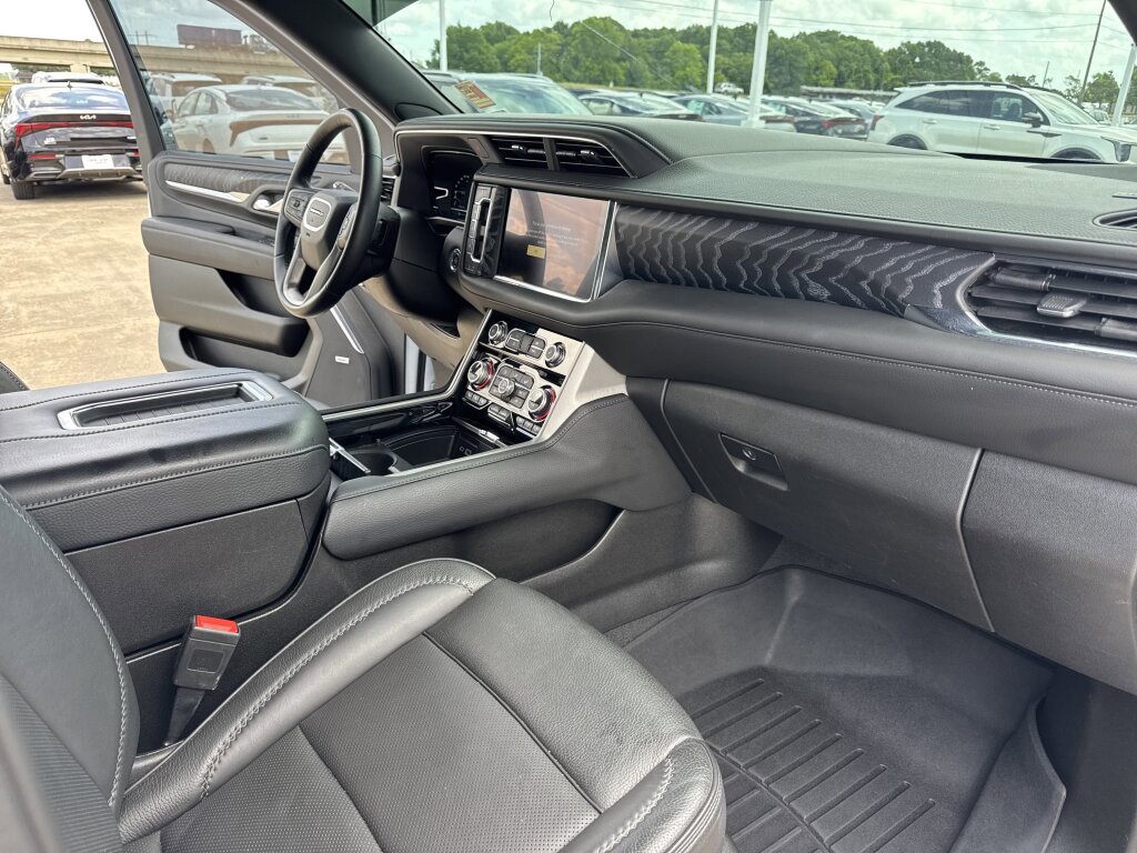 Used 2023 GMC Yukon Denali AWD/4WD image 32