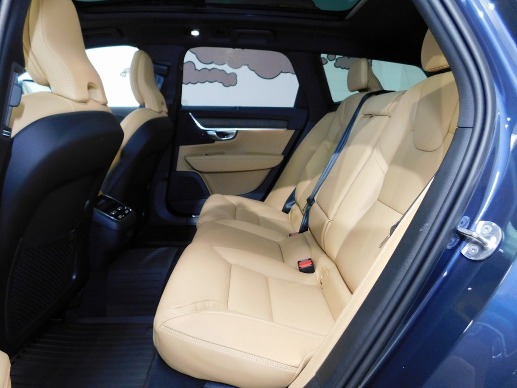 Used 2026 Volvo V90 B6 Cross Country Ultra image 70