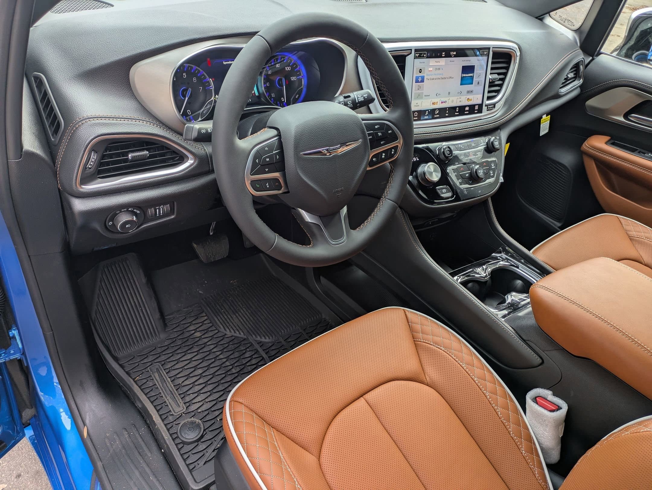 New 2026 Chrysler Pacifica Pinnacle FWD image 9