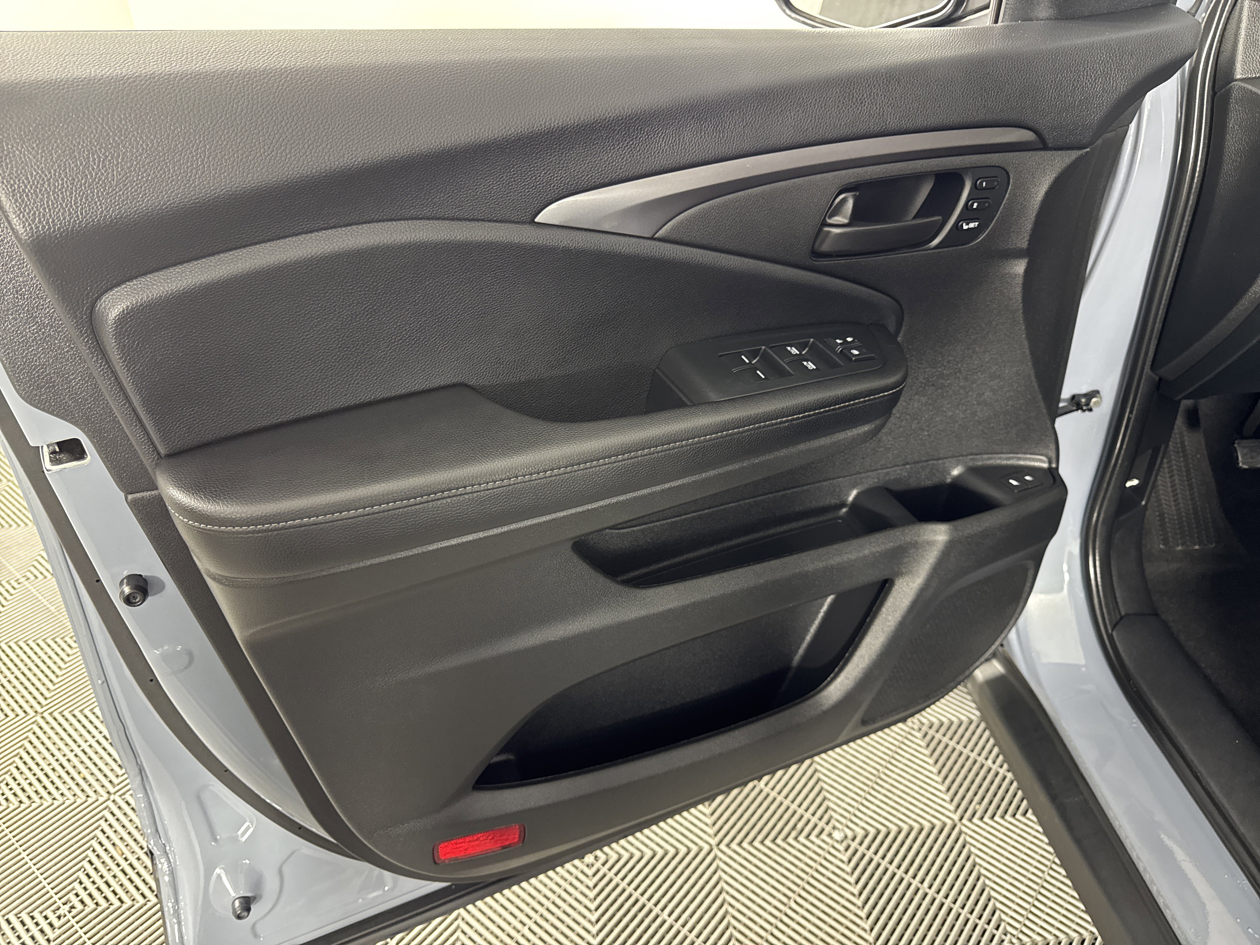 Certified 2023 Honda Passport EX-L image 13