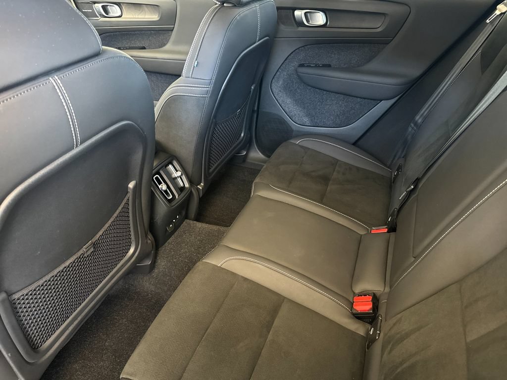 Certified 2023 Volvo C40 P8 Recharge Ultimate w/ Protection Package Premier AWD/4WD image 11