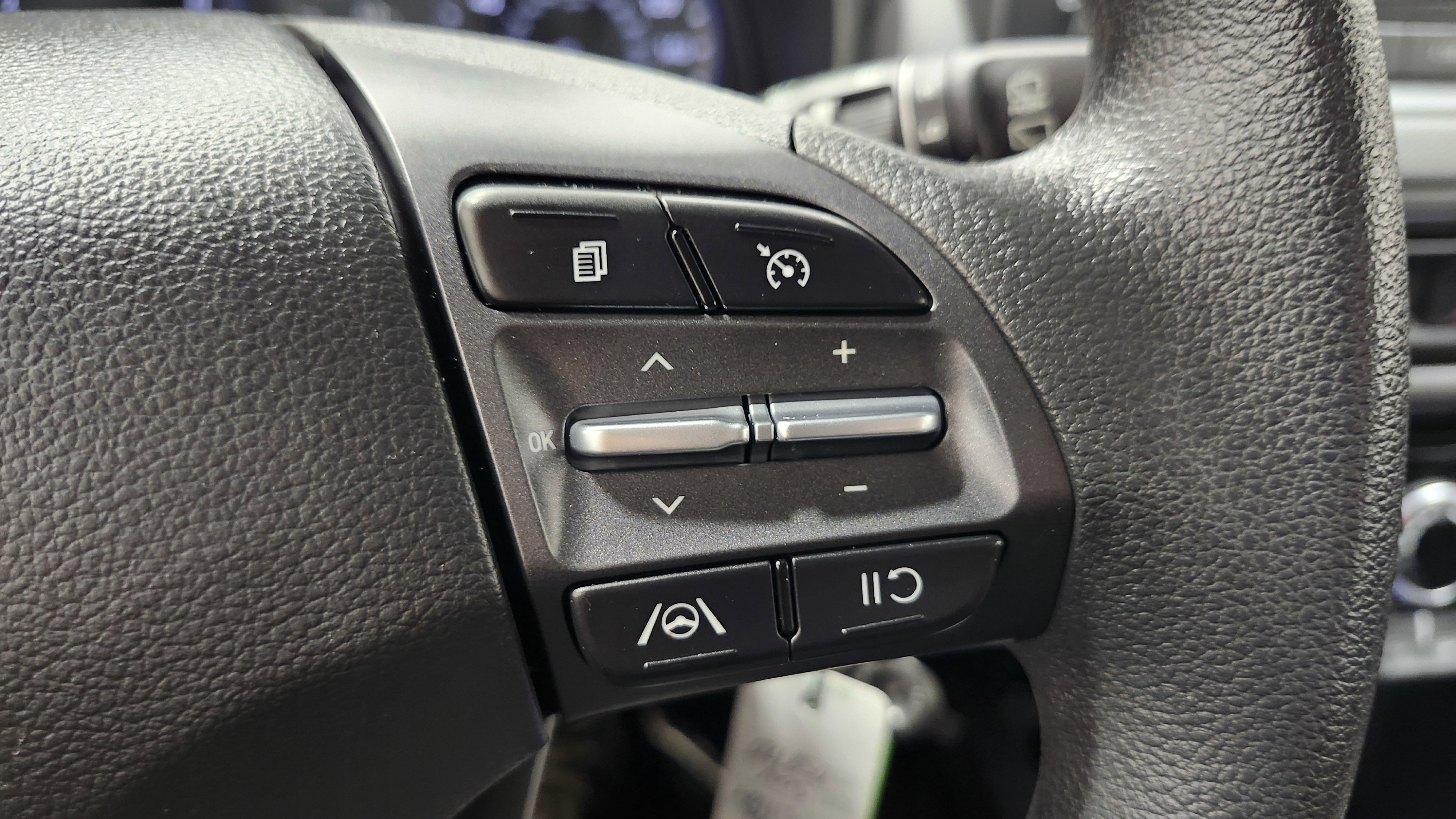 Used 2023 Hyundai Kona SE image 30