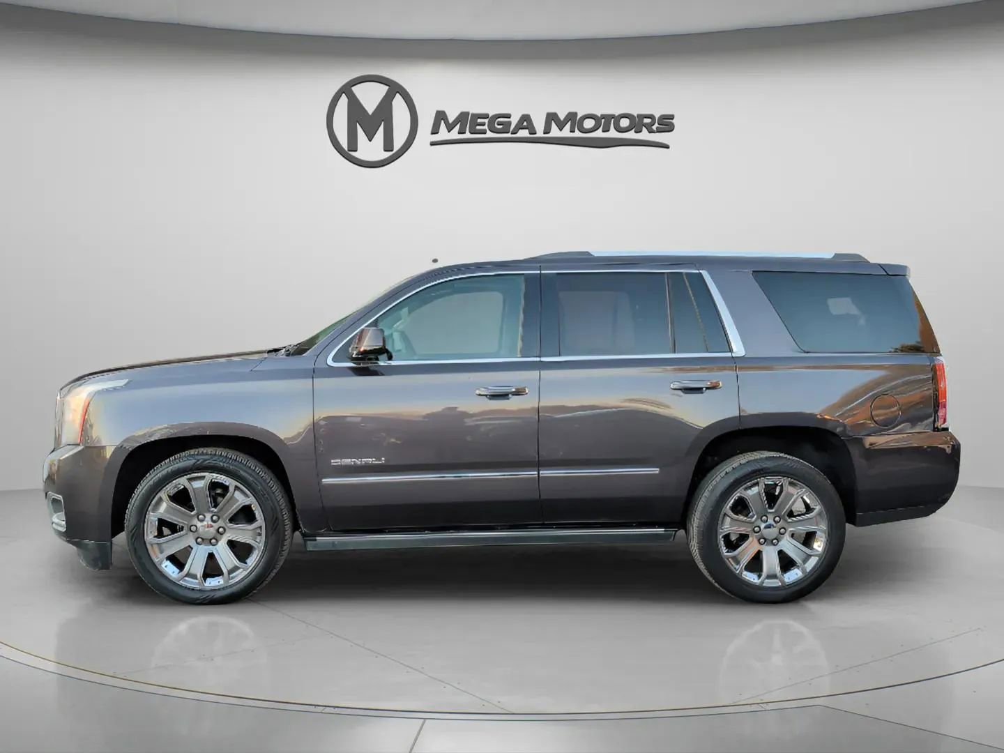 Used 2015 GMC Yukon Denali w/ Touring Package image 3