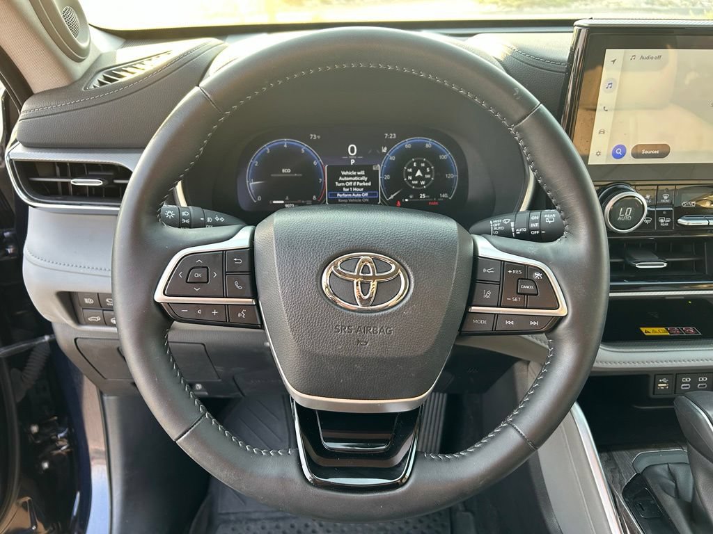Used 2025 Toyota Highlander Platinum AWD/4WD image 10