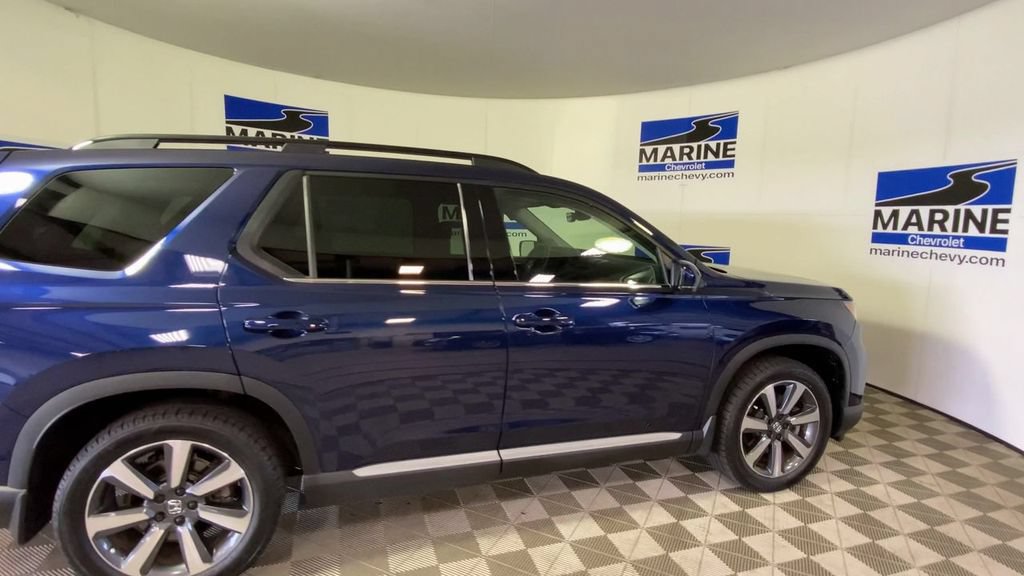 Used 2025 Honda Pilot Touring image 2