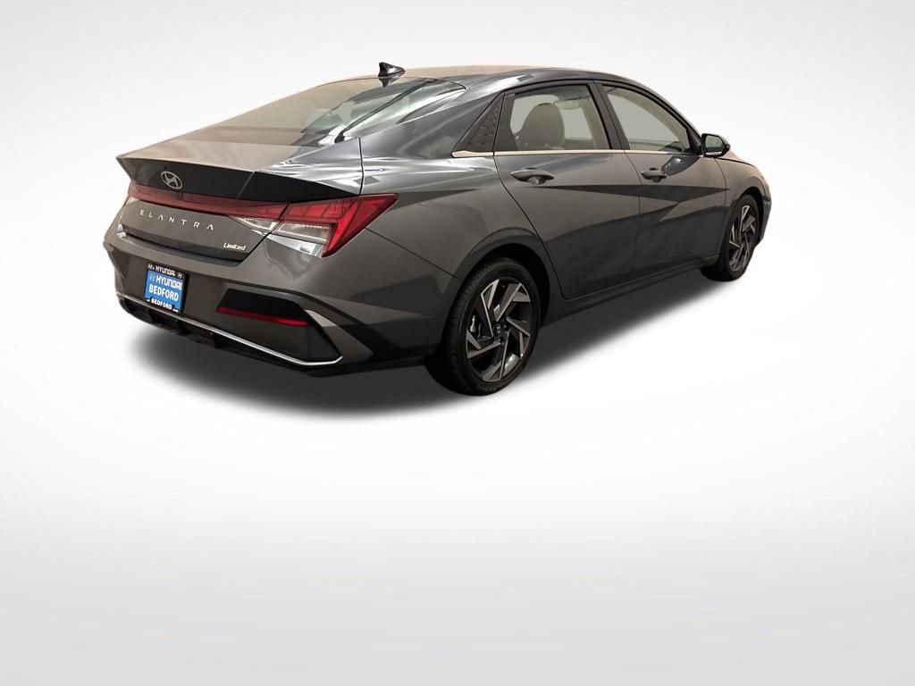 Used 2025 Hyundai Elantra Limited image 5