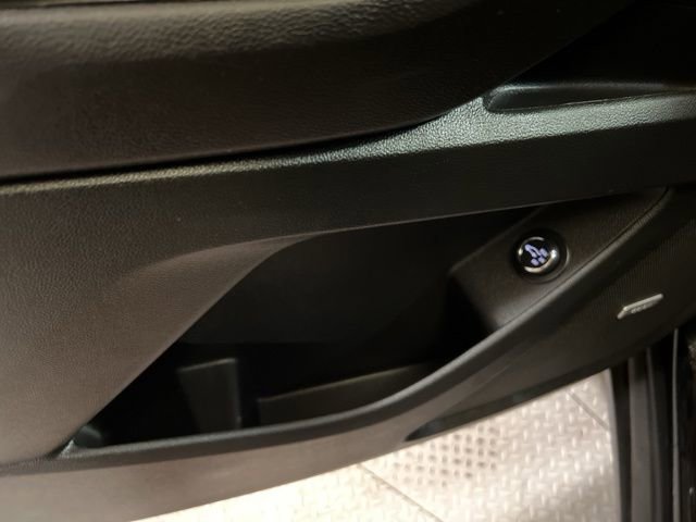 Used 2023 Chevrolet Traverse RS image 51