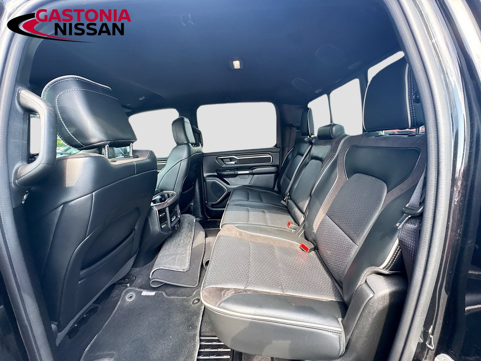Used 2025 RAM 1500 Laramie AWD/4WD image 33