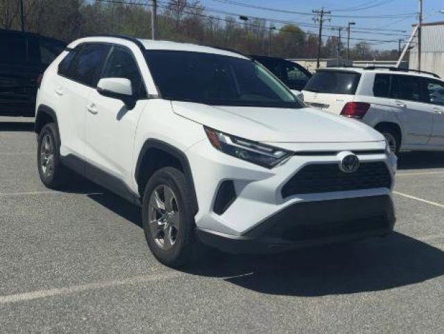 Used 2023 Toyota RAV4 XLE AWD/4WD image 5